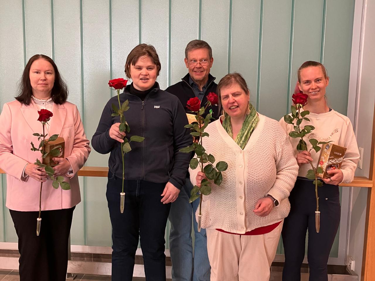 Yhteiskuvassa vuoden kuntoilija Ritva Tolonen, vuoden yhdistysteosta palkittu Kaisa Oksanen ja Mira-Maria Kuudanpaiste, vuoden vapaaehtoinen Esa Rahkonen ja vuoden kilpaurheilija Hanna Vilmi.
