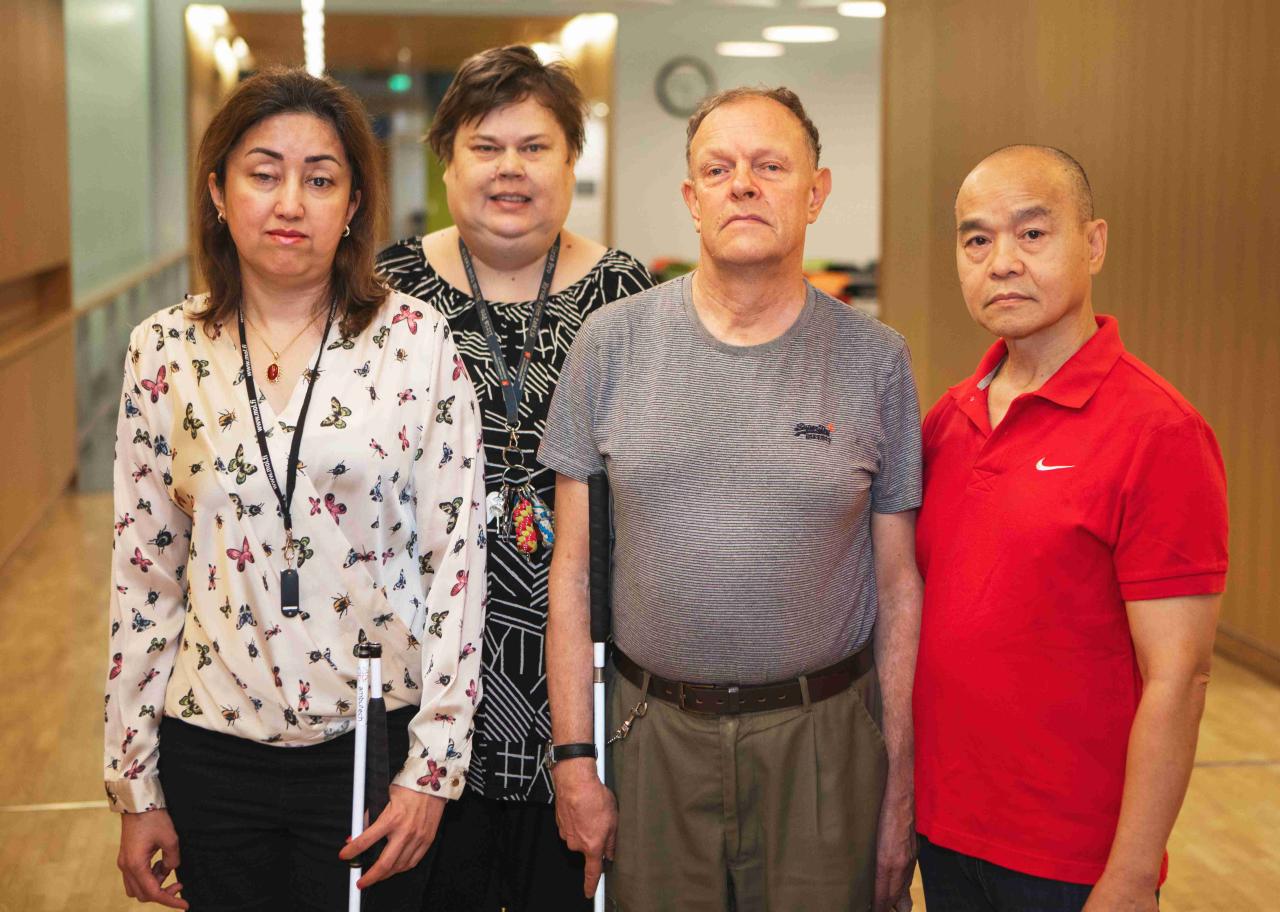 Iiris Prossa työskentelevät Elena, Sari, Harri ja Tran ryhmäkuvassa