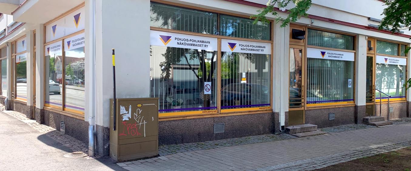 Yhdistyksen toimintakeskuksen julkisivu Linnankadulta nähtynä.